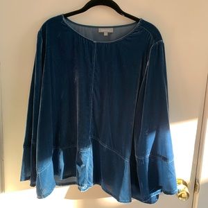 Habitat. Size Large. Blue Velour pullover top. Excellent condition.